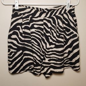 H&M Highwaist wide leg zebra shorts